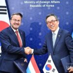 Korea and Luxembourg foreign ministers hold breakfast meeting